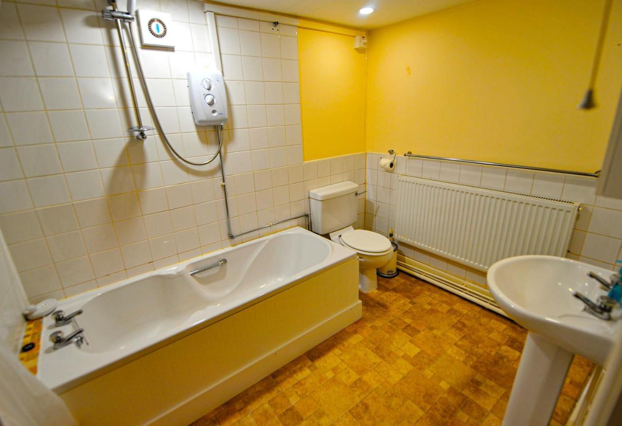 The Coachman Pub, Hartford, Room Only Hartford  Экстерьер фото